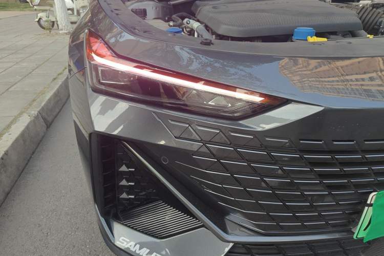 Used CHANGAN UNI-V iDD 2023 ZhiDian iDD 1.5T 113km ZhiKu Model Right Front Headlight