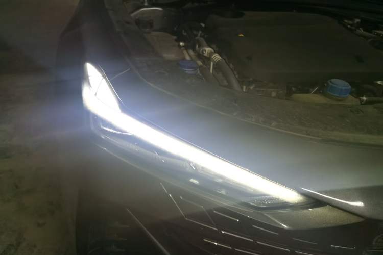Used CHANGAN UNI-V iDD 2023 Zhidian iDD 1.5T 113km Smart & Fun Version (Rapid Edition) Right Front Headlight