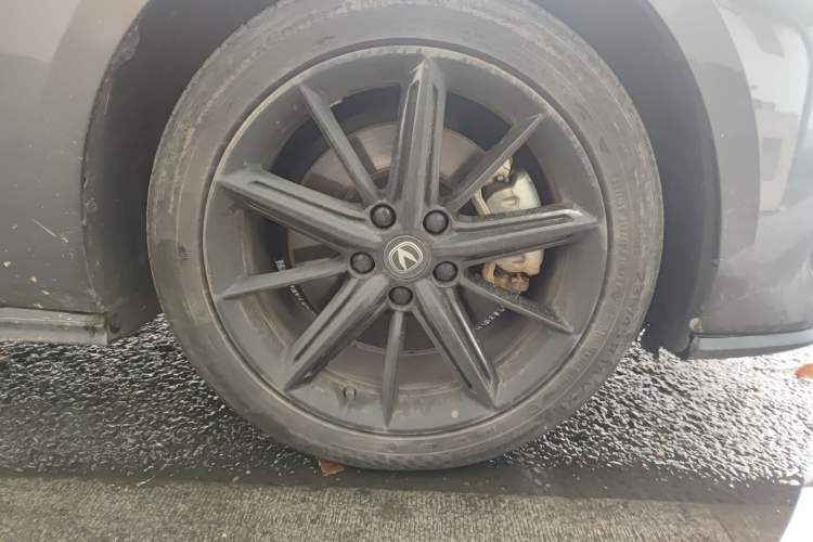 Used CHANGAN UNI-V iDD 2023 ZhiDian iDD 1.5T 113km Smart & Fun Version Right Front Wheel Hub