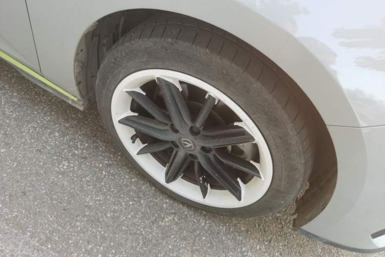 Used CHANGAN UNI-V iDD 2023 ZhiDian iDD 1.5T 113km Smart & Fun Version Right Front Wheel Hub