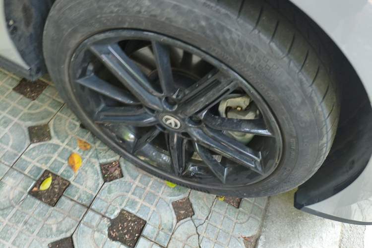 Used CHANGAN UNI-V iDD 2023 ZhiDian iDD 1.5T 113km ZhiKu Model Right Front Wheel Hub