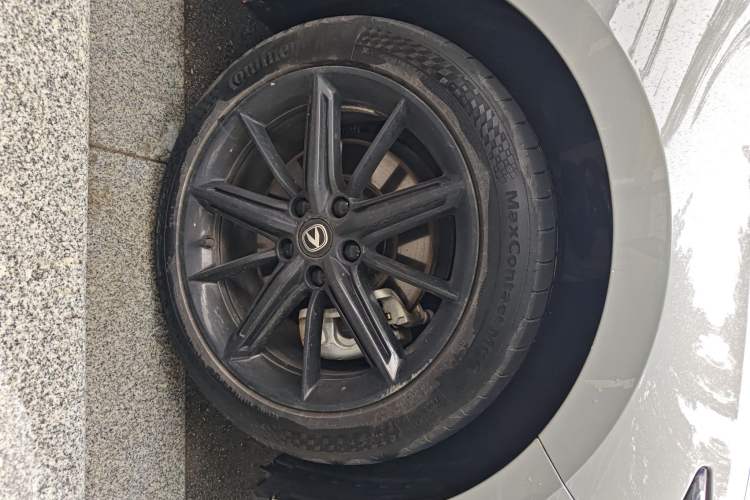 Used CHANGAN UNI-V iDD 2023 ZhiDian iDD 1.5T 113km ZhiKu Model Right Front Wheel Hub
