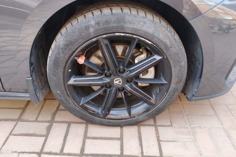 Used CHANGAN UNI-V iDD 2023 ZhiDian iDD 1.5T 113km ZhiKu Model Right Front Wheel Hub