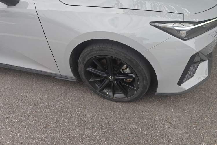 Used CHANGAN UNI-V iDD 2023 ZhiDian iDD 1.5T 113km Smart & Fun Version Right Front Wheel Hub
