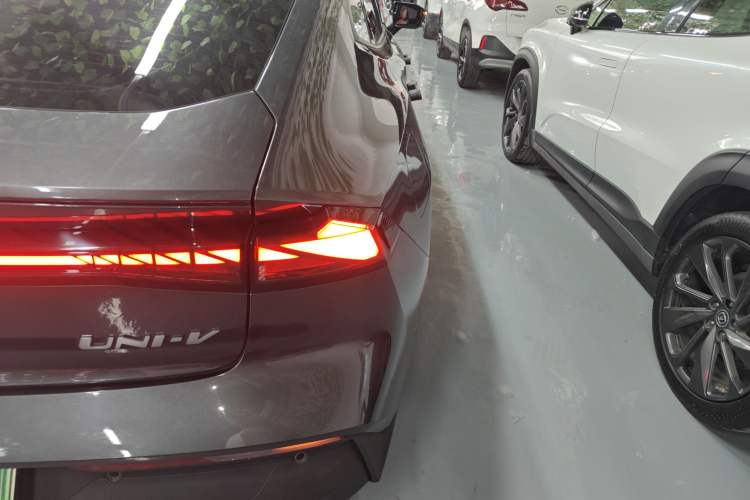 Used CHANGAN UNI-V iDD 2023 Zhidian iDD 1.5T 113km Smart & Fun Version (Rapid Edition) Right Rear Taillight