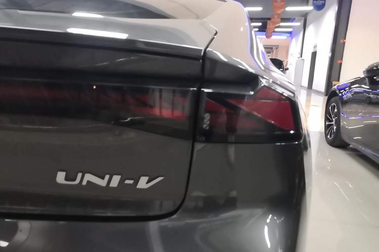 Used CHANGAN UNI-V iDD 2023 Zhidian iDD 1.5T 113km Smart & Fun Version (Rapid Edition) Right Rear Taillight