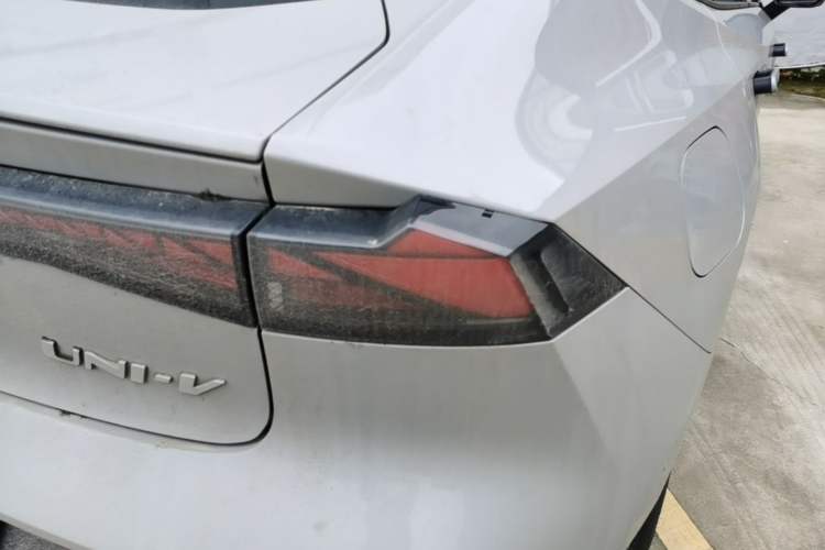 Used CHANGAN UNI-V iDD 2023 ZhiDian iDD 1.5T 113km ZhiKu Model Right Rear Taillight