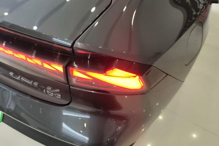 Used CHANGAN UNI-V iDD 2023 Zhidian iDD 1.5T 113km Smart & Fun Version (Rapid Edition) Right Rear Taillight