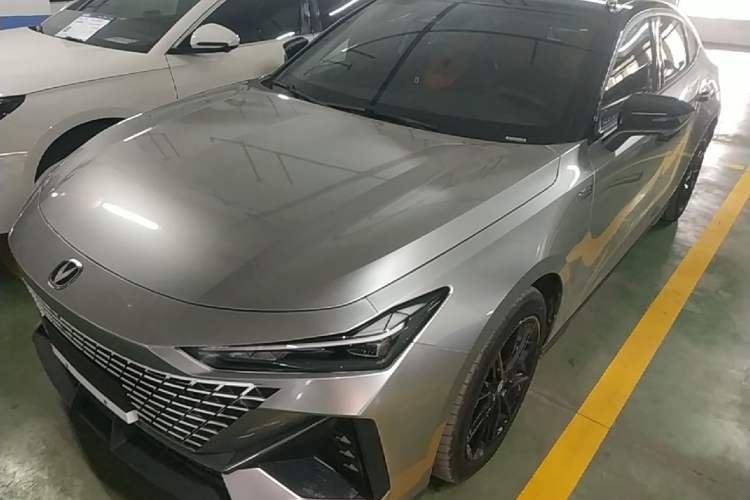 Used CHANGAN UNI-V iDD 2023 ZhiDian iDD 1.5T 113km ZhiKu Model Guazi used car, China used car export, Used car for sale, Used cars, Cheapest cars for sale