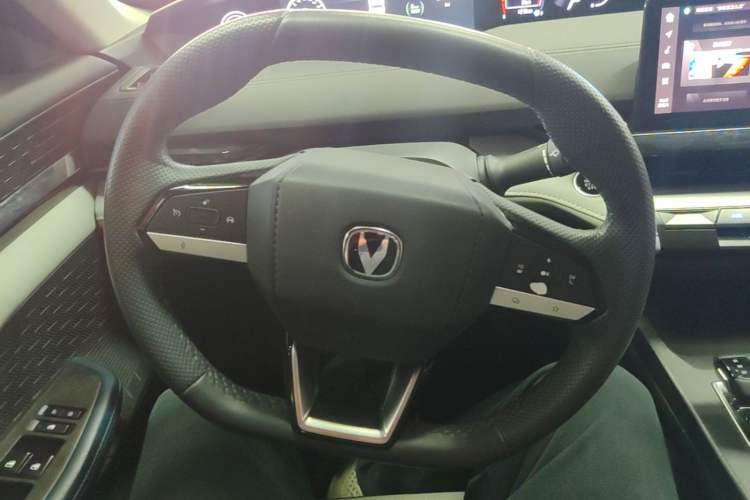 Used CHANGAN UNI-V iDD 2023 ZhiDian iDD 1.5T 113km Smart & Fun Version Steering Wheel