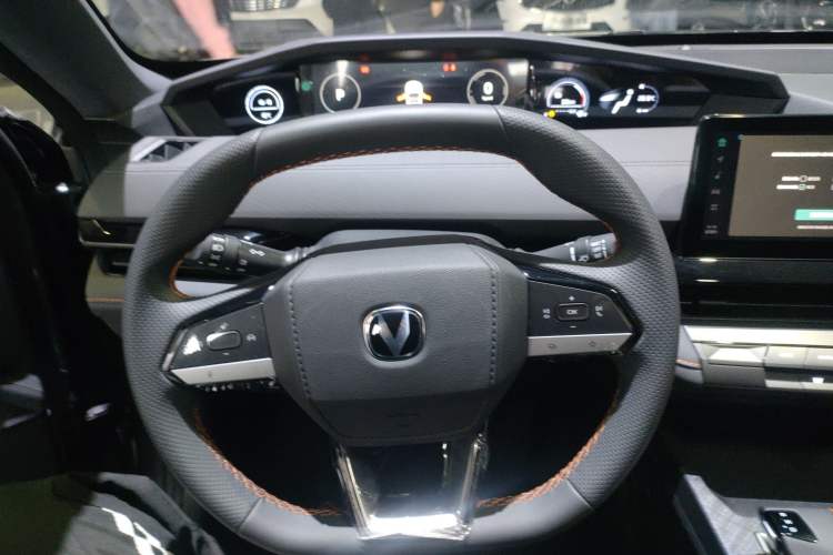 Used CHANGAN UNI-V iDD 2023 ZhiDian iDD 1.5T 113km Smart & Fun Version Steering Wheel