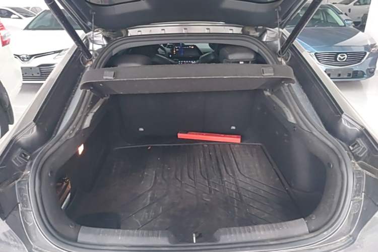 Used CHANGAN UNI-V iDD 2023 ZhiDian iDD 1.5T 113km Smart & Fun Version Trunk