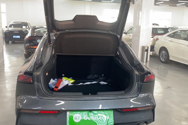 Used CHANGAN UNI-V iDD 2023 ZhiDian iDD 1.5T 113km ZhiKu Model Trunk
