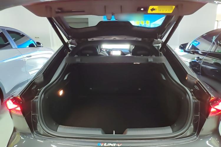 Used CHANGAN UNI-V iDD 2023 Zhidian iDD 1.5T 113km Smart & Fun Version (Rapid Edition) Trunk