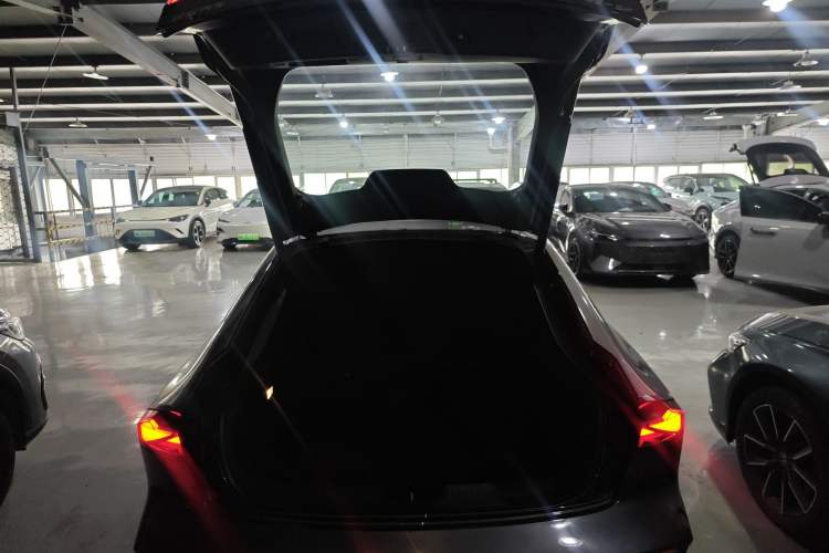 Used CHANGAN UNI-V iDD 2023 Zhidian iDD 1.5T 113km Smart & Fun Version (Rapid Edition) Trunk