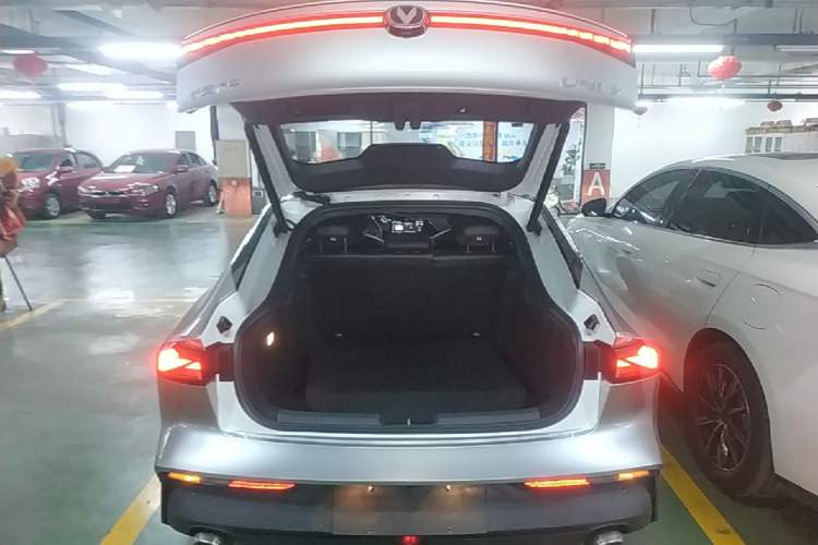 Used CHANGAN UNI-V iDD 2023 ZhiDian iDD 1.5T 113km ZhiKu Model Trunk