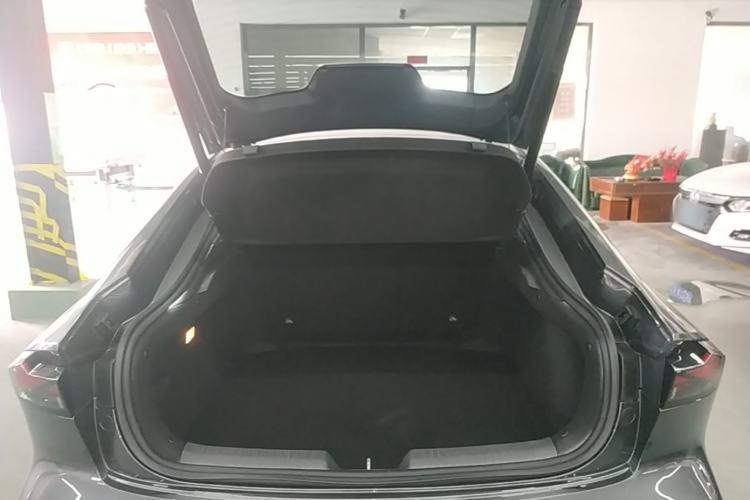 Used CHANGAN UNI-V iDD 2023 ZhiDian iDD 1.5T 113km Smart & Fun Version Trunk