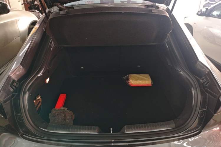 Used CHANGAN UNI-V iDD 2023 ZhiDian iDD 1.5T 113km Smart & Fun Version Trunk