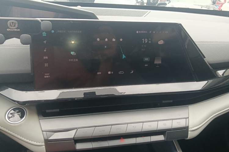 Used CHANGAN UNI-V iDD 2023 ZhiDian iDD 1.5T 113km Smart & Fun Version Audio And AC Panel