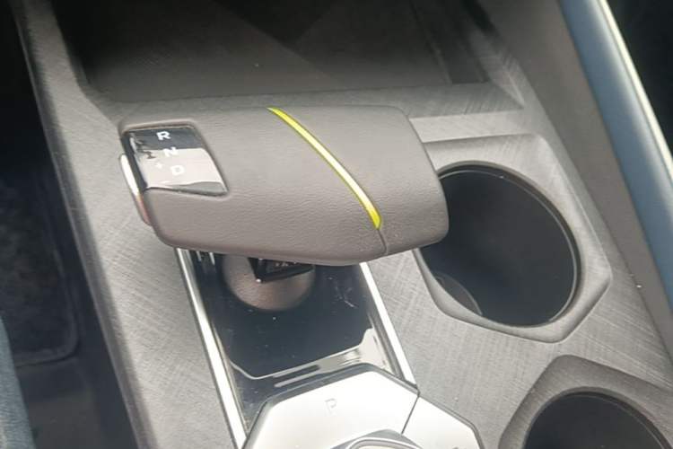 Used CHANGAN UNI-V iDD 2023 ZhiDian iDD 1.5T 113km Smart & Fun Version Gear Lever