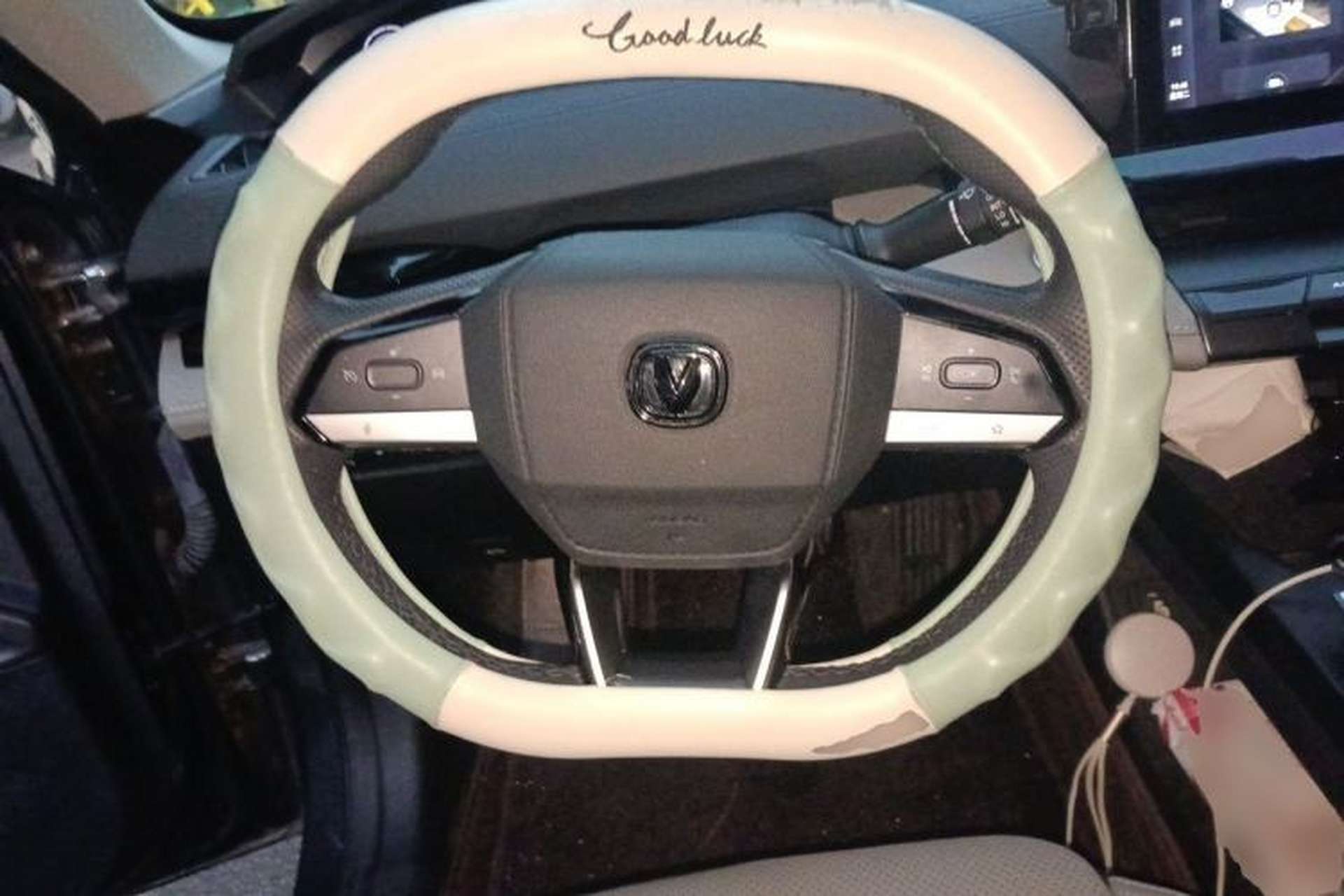 Used CHANGAN UNI-V iDD 2023 ZhiDian iDD 1.5T 113km Smart & Fun Version Steering Wheel