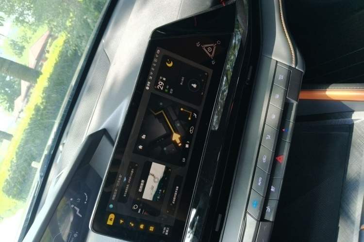 Used CHANGAN UNI-V iDD 2023 ZhiDian iDD 1.5T 113km Smart & Fun Version Audio And AC Panel