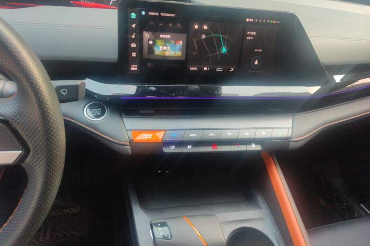 Used CHANGAN UNI-V iDD 2023 ZhiDian iDD 1.5T 113km ZhiKu Model Audio And AC Panel