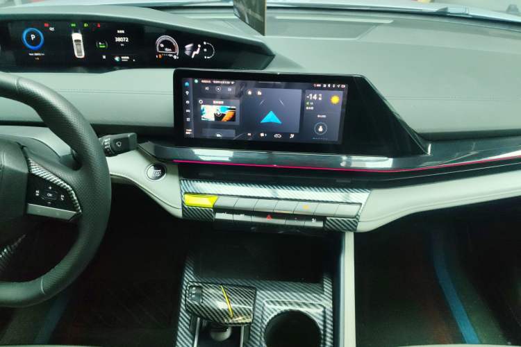 Used CHANGAN UNI-V iDD 2023 ZhiDian iDD 1.5T 113km ZhiKu Model Audio And AC Panel
