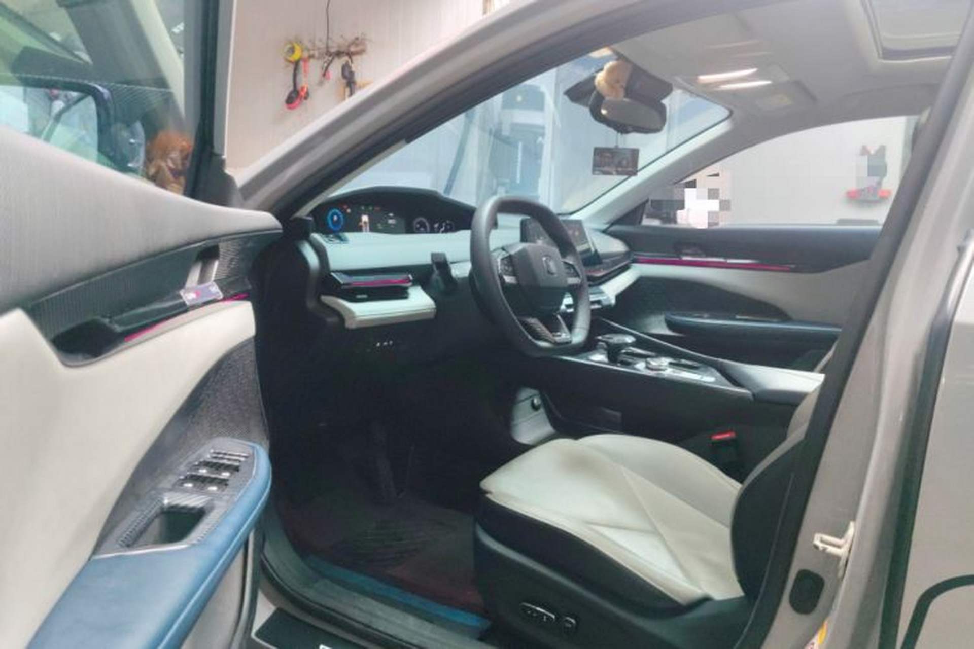 Used CHANGAN UNI-V iDD 2023 ZhiDian iDD 1.5T 113km ZhiKu Model Driver Seat