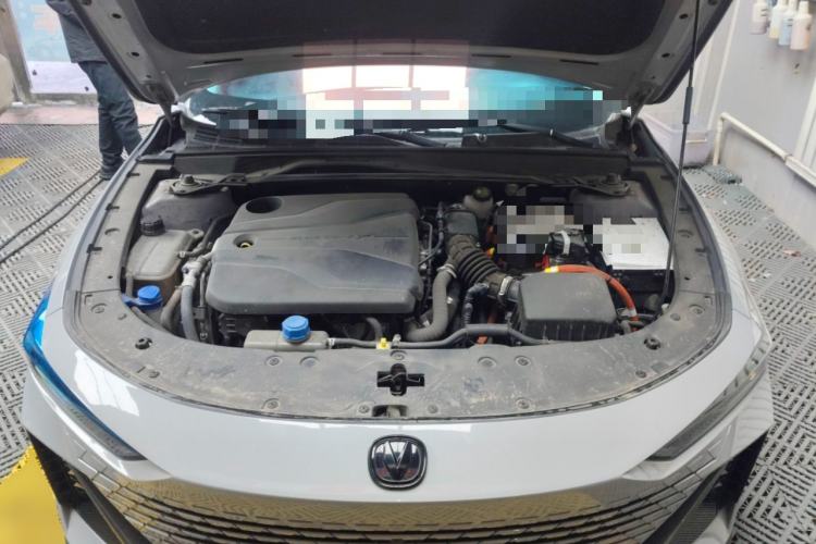 Used CHANGAN UNI-V iDD 2023 ZhiDian iDD 1.5T 113km ZhiKu Model Engine Bay