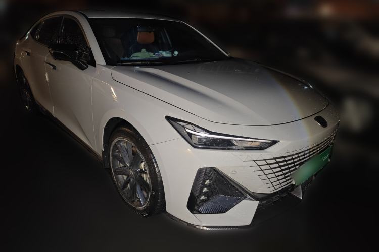 Used CHANGAN UNI-V iDD 2023 ZhiDian iDD 1.5T 113km Smart & Fun Version Front Right 45 Deg