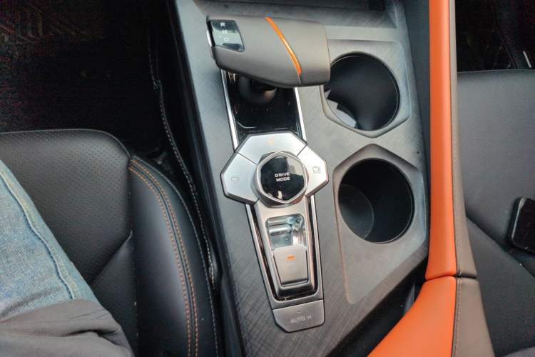 Used CHANGAN UNI-V iDD 2023 ZhiDian iDD 1.5T 113km ZhiKu Model Gear Lever