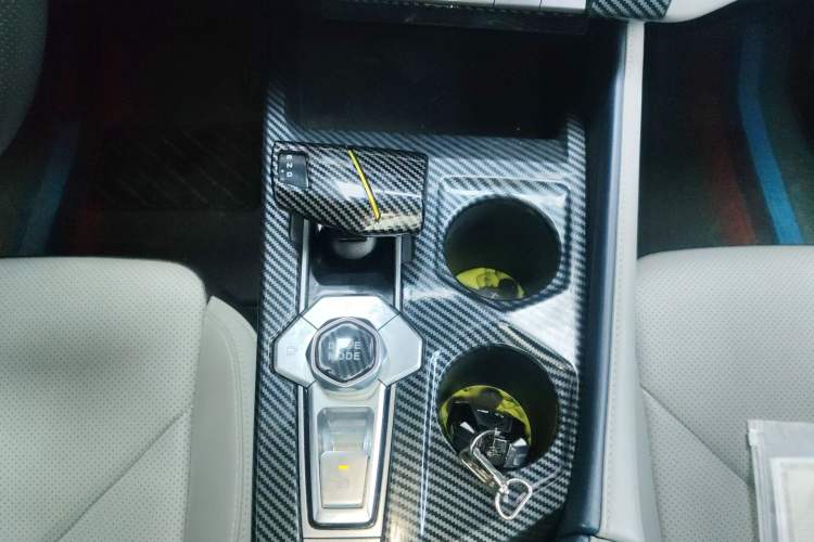Used CHANGAN UNI-V iDD 2023 ZhiDian iDD 1.5T 113km ZhiKu Model Gear Lever