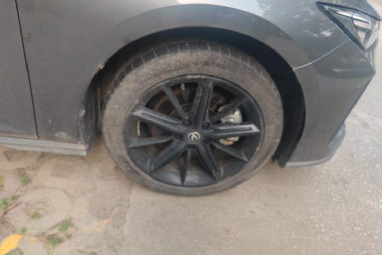 Used CHANGAN UNI-V iDD 2023 ZhiDian iDD 1.5T 113km ZhiKu Model Right Front Wheel Hub