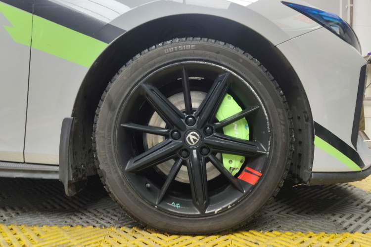 Used CHANGAN UNI-V iDD 2023 ZhiDian iDD 1.5T 113km ZhiKu Model Right Front Wheel Hub