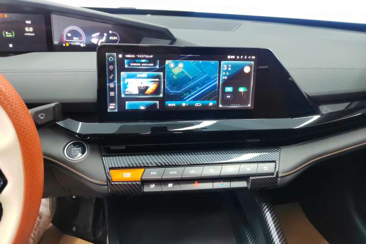 Used CHANGAN UNI-V iDD 2023 ZhiDian iDD 1.5T 113km Smart & Fun Version Audio And AC Panel