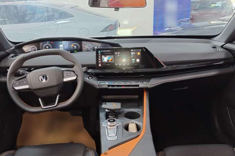 Used CHANGAN UNI-V iDD 2023 ZhiDian iDD 1.5T 113km Smart & Fun Version Interior 1