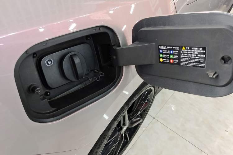 Used CHANGAN UNI-V iDD 2023 ZhiDian iDD 1.5T 113km Smart & Fun Version Interior 10