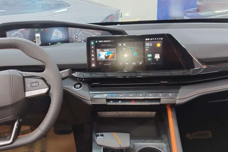 Used CHANGAN UNI-V iDD 2023 ZhiDian iDD 1.5T 113km Smart & Fun Version Interior 3