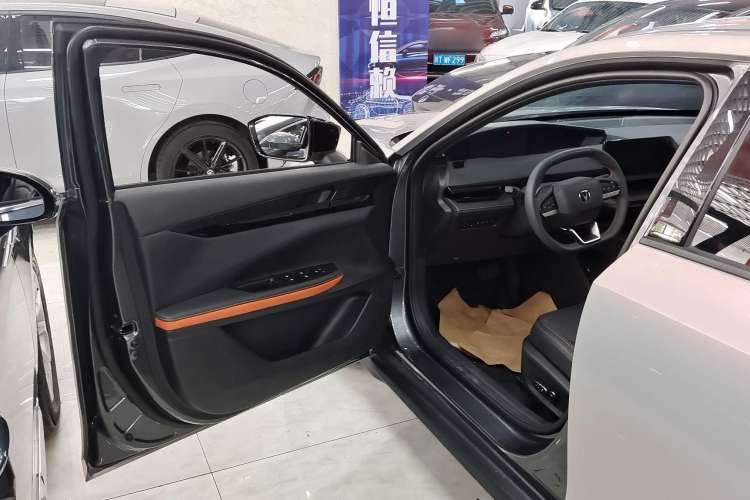 Used CHANGAN UNI-V iDD 2023 ZhiDian iDD 1.5T 113km Smart & Fun Version Interior 9