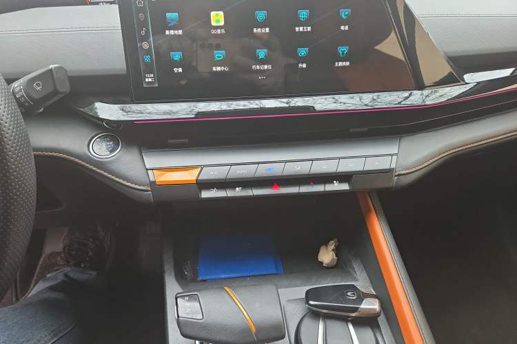 Used CHANGAN UNI-V iDD 2023 ZhiDian iDD 1.5T 113km ZhiKu Model Audio And AC Panel