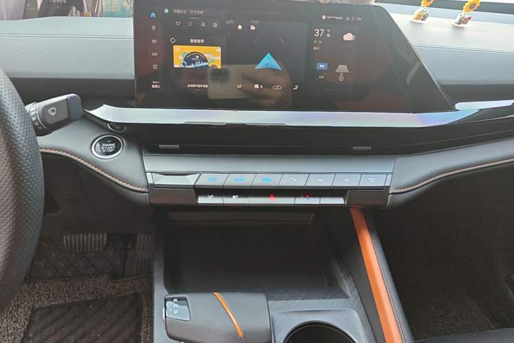 Used CHANGAN UNI-V iDD 2023 ZhiDian iDD 1.5T 113km Smart & Fun Version Audio And AC Panel