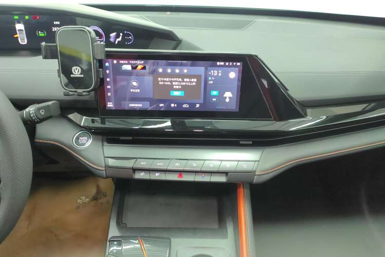 Used CHANGAN UNI-V iDD 2023 Zhidian iDD 1.5T 113km Smart & Fun Version (Rapid Edition) Audio And AC Panel