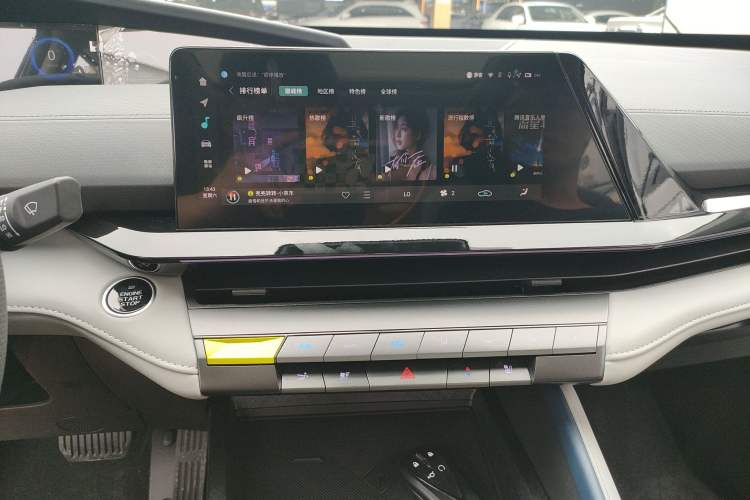 Used CHANGAN UNI-V iDD 2023 ZhiDian iDD 1.5T 113km ZhiKu Model Audio And AC Panel