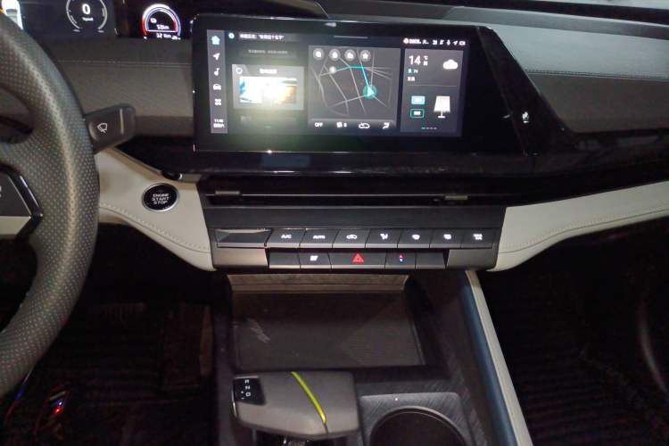 Used CHANGAN UNI-V iDD 2023 ZhiDian iDD 1.5T 113km Smart & Fun Version Audio And AC Panel