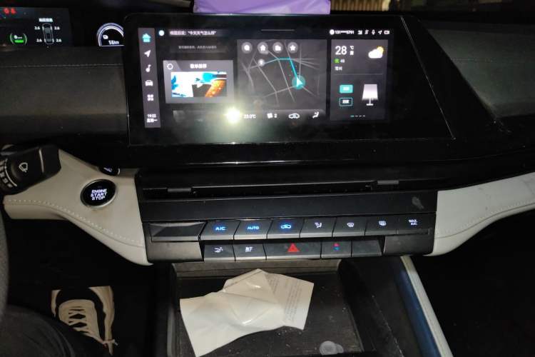 Used CHANGAN UNI-V iDD 2023 Zhidian iDD 1.5T 113km Smart & Fun Version (Rapid Edition) Audio And AC Panel