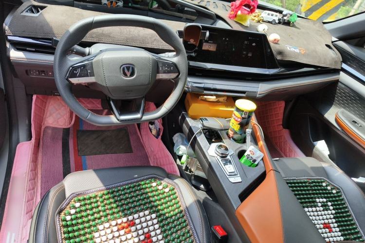 Used CHANGAN UNI-V iDD 2023 ZhiDian iDD 1.5T 113km Smart & Fun Version Center Console