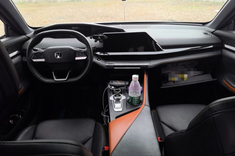 Used CHANGAN UNI-V iDD 2023 ZhiDian iDD 1.5T 113km Smart & Fun Version Center Console
