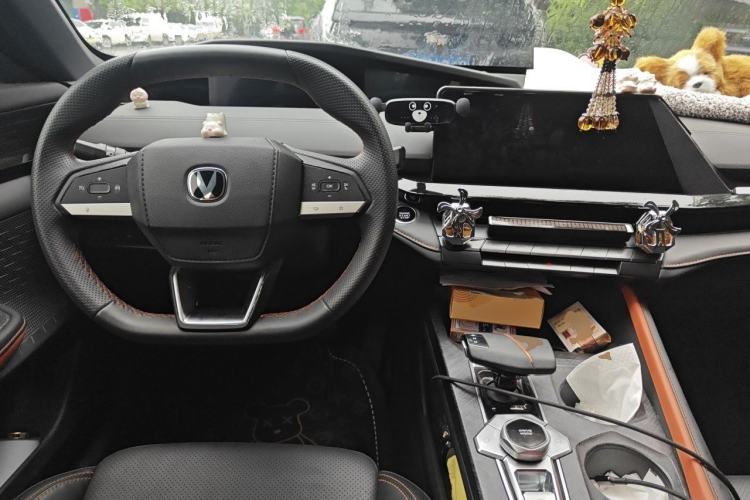 Used CHANGAN UNI-V iDD 2023 ZhiDian iDD 1.5T 113km ZhiKu Model Center Console