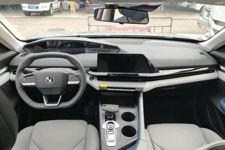 Used CHANGAN UNI-V iDD 2023 ZhiDian iDD 1.5T 113km ZhiKu Model Center Console